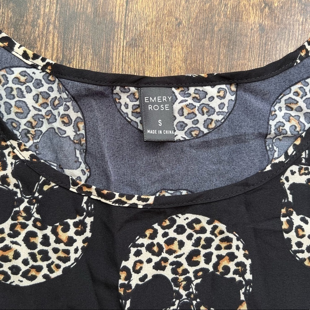 BUNDLE: (1) Emery Rose woman’s Halloween skull blouse size: S + (1) earrings. - Picture 5 of 14